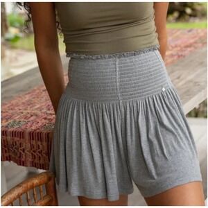 Natural Life Womens Smocked Waist Shorts Gray Ruffle Trim Daisy Charm Size‎ XS